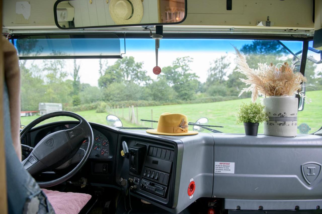 American School Bus Retreat With Hot Tub In Sussex Meadow Uckfield Exterior photo